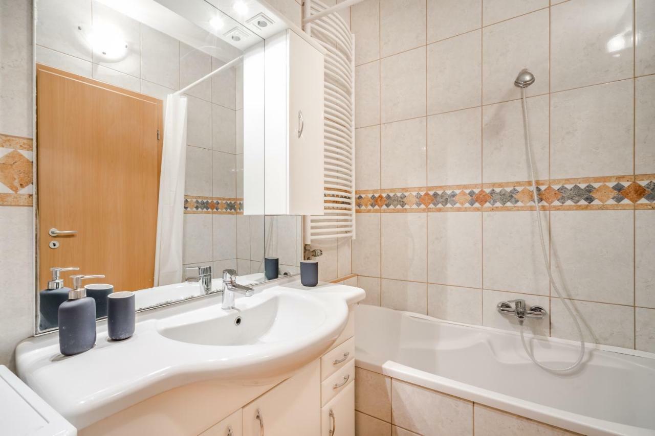Bpr Vivid Downtown Vibe With Balcony Apartment Budapest Exterior photo